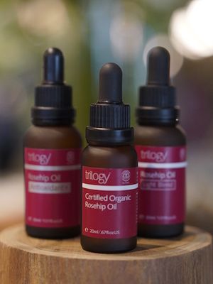 Face oil dari Trilogy.