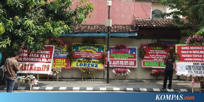 Puluhan Karangan Bunga untuk Jokowi-Ma'ruf Amin Terpajang di Solo