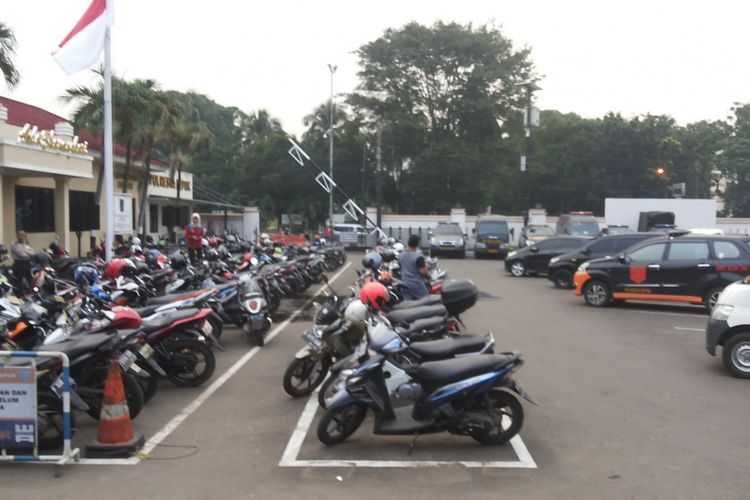 Halaman Mapolresta Depok, Selasa (13/6/2017). Polresta Depok akan membuka jasa penitipan sepeda motor bagi warga yang mudik lebaran mulai Jumat (16/6/2017).