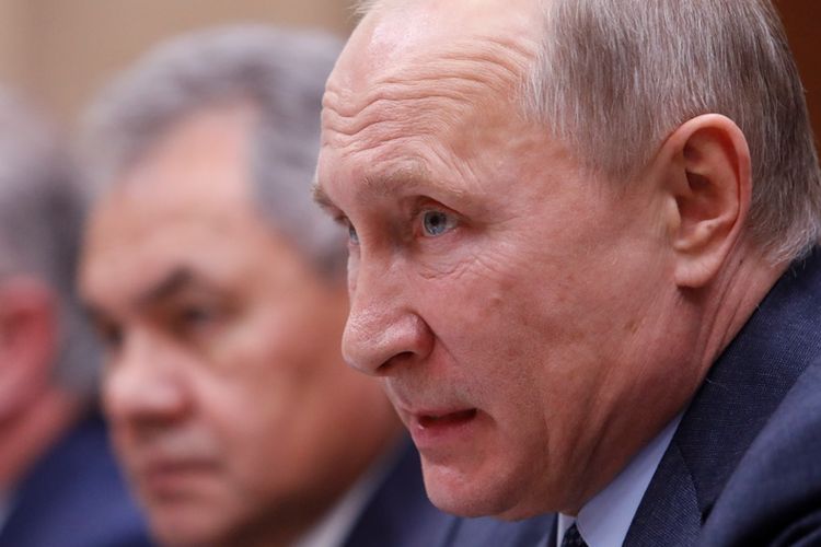 Presiden Rusia Vladimir Putin membatalkan penampilan di publik karena masalah kesehatan.