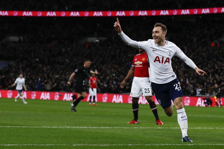 Christian Eriksen mencetak gol cepat saat Tottenham Hotspur menjamu Manchester United di Stadion Wemble, Rabu (31/1/2018).