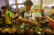 Surabi Dimasak dengan Kompor Gas, Arang, atau Kayu Bakar... Mana yang Paling Enak?