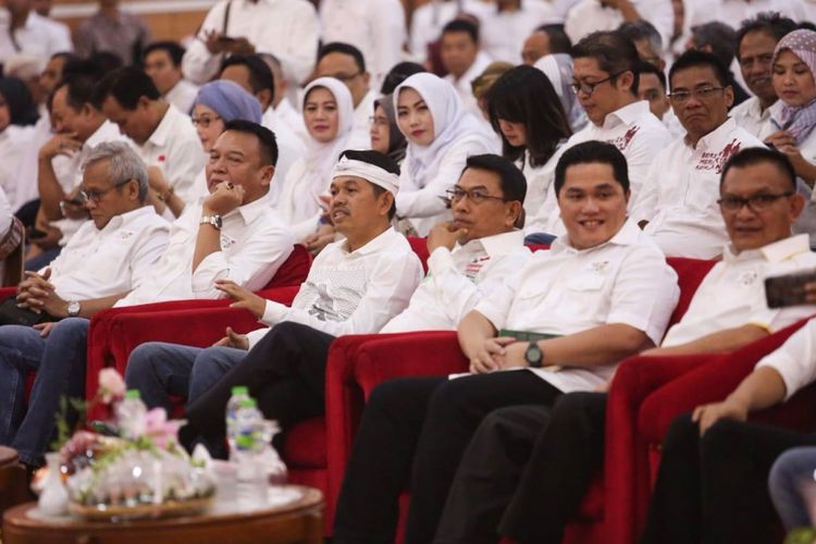 Dari kiri ke kanan: Aria Bima, TB Hasanudin, Dedi Mulyadi, Moeldoko, Erick Thohir, Paulus Lodjewick, saat pengukuhan Tim Kampanye Daerah Jabar untuk Jokowi-Maruf Amin.