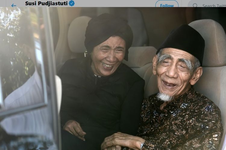 Menteri KKP Susi Pudjiastuti bersama KH Maimun Zubair. Lewat Twitter, Susi mengucapkan belasungkawa dan kenangannya bersama Mbah Moen.