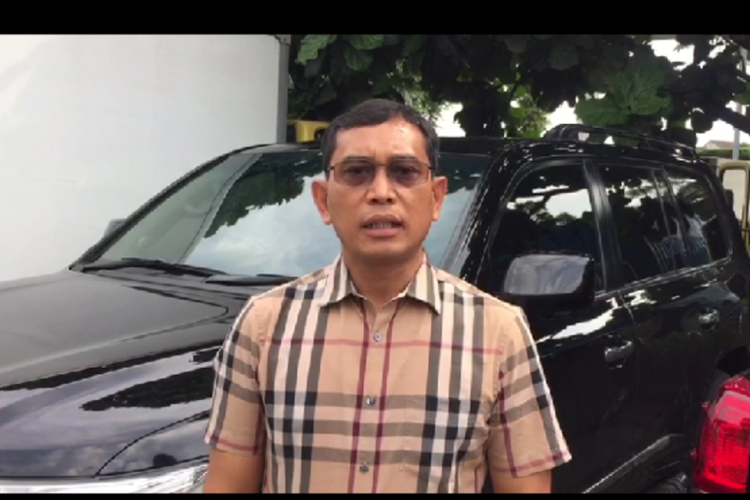 JR Saragih saat memberikan keterangan, Senin (2/4/2018).