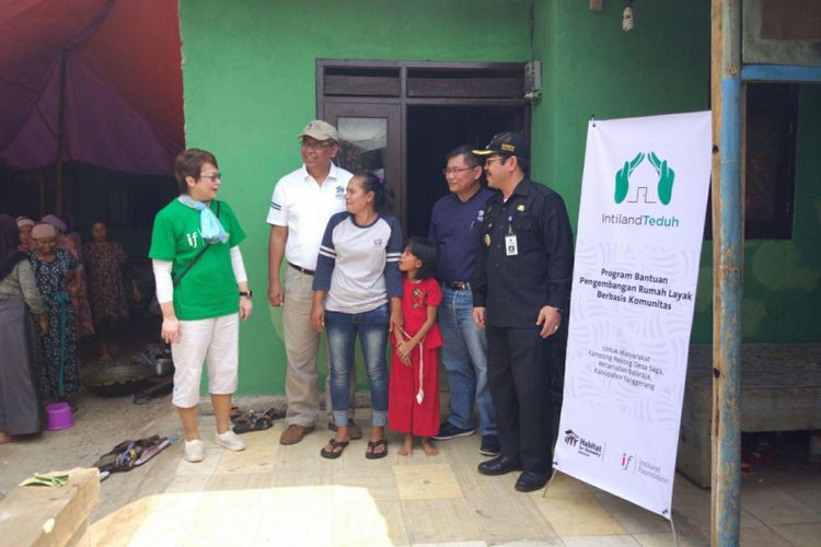 Bantuan program Intiland Teduh, di Pekong, Saga, Balaraja, Tangerang.