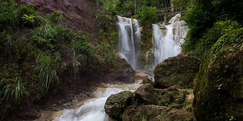 Air Terjun Kembang Soka, Kulon Progo, Yogyakarta yang merupakan salah satu sumber air kolam.