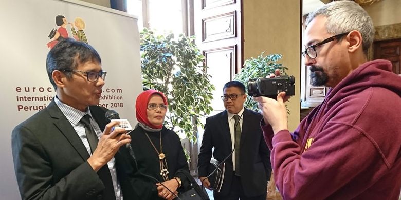 Gubernur Sumatera Barat, Irwan Prayitno di sela-sela festival cokelat terbesar Eropa, Eurochocolate, di Perugia, Italia, Rabu (24/10/2018). (Arsip Fungsi Penerangan KBRI Roma) Artikel ini telah tayang di Kompas.com dengan judul 