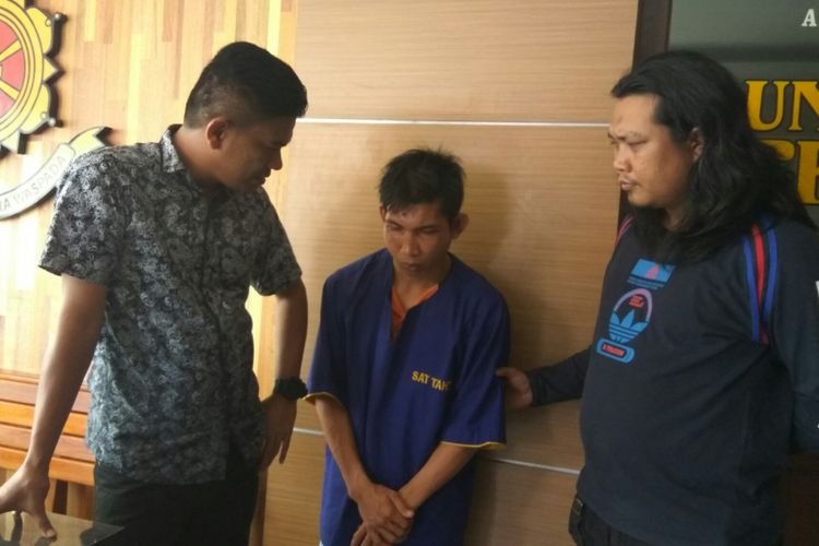 Ramadani (27) saat diamankan di Mapolresta Pontianak (12/7/2017)