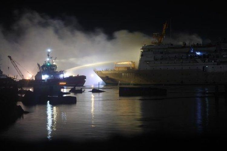 KM Awu terbakar di Pelabuhan Tanjung Emas Semarang.