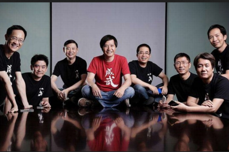 Jejeran pendiri Xiaomi, (ki-ka) Lin Bi, Huang Jiangji, Zhou Guangping, Lei Jun, Li Wanqiang, Liu De, Wang Chuan and Hong Feng.