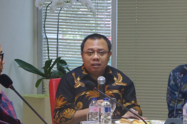 Direktur Eksekutif PARA Syndicate Ari Nurcahyo dalam diskusi Respublica Political Institute bertajuk Perppu Ormas dan Ancaman Radikalisme di Megawati Institute, Jakarta Pusat, Selasa (17/10/2017).