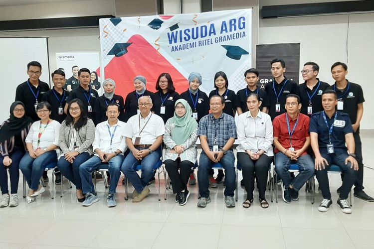 Wisuda peserta Akademi Ritel Gramedia (ARG) Batch 4 di Gramedia Learning Center, Jakarta, Senin (1/7/2019), sekaligus pelepasan magang peserta ARG Batch 5 dan pembukaan kelas baru untuk Batch 6.