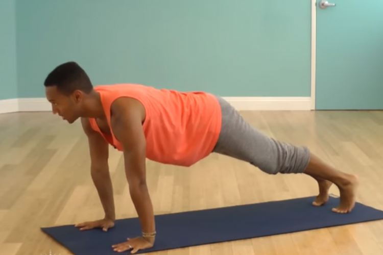 Pose yoga Chaturanga dan upward dog