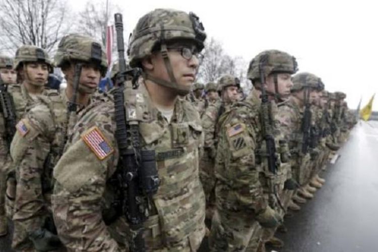 Militer AS berbaris pada November 2015.