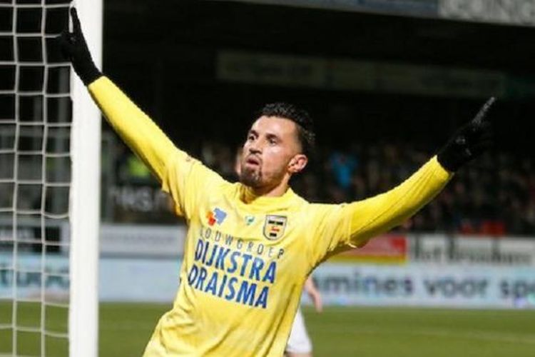 Stefano Lilipaly merayakan gol Cambuur ke gawang Helmond Sport, Sabtu (4/2/2017).