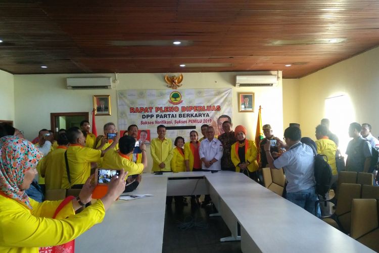 Komisi Pemilihan Umum RI (KPU) mengunjungi kantor DPP Partai Berkarya di Jalan Pangeran Antasari No.20, Jakarta Selatan, Senin (1/1/2018).