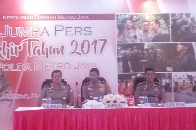 Kapolda Metro Jaya Irjen Idham Azis saat rilis pers akhir tahun 2017 di Mapolda Metro Jaya, Sabtu (30/12/2017).