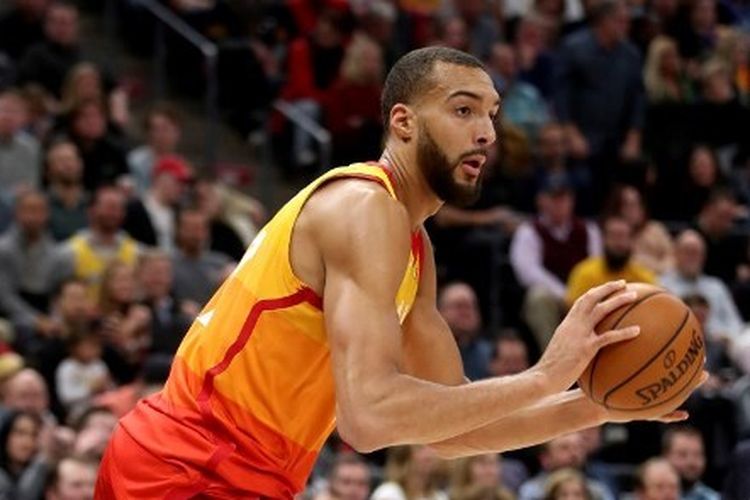 Center Utah Jazz, Rudy Gobert, dalam salah satu pertandingan NBA.