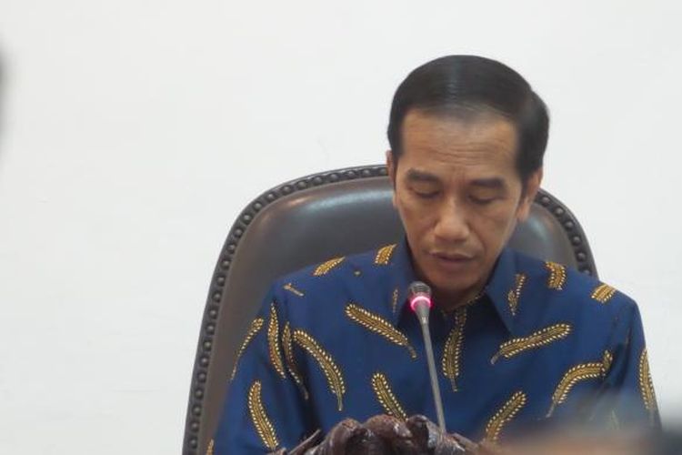 Presiden Joko Widodo saat memimpin rapat terbatas membahas perhutanan sosial di Kantor Presiden, Jakarta, Rabu (21/9/2016).
