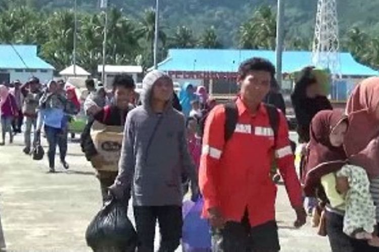 Warga dan Pemudik Kecewa Kapal Km Sabuk Nusantara Batal Sandar di Pelabuhan Silopo