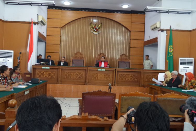 Suasana sidang perdana praperadilan yang diajukan Ketua DPR RI Setya Novanto di Pengadilan Negeri Jakarta Selatan, Kamis (7/12/2017).
