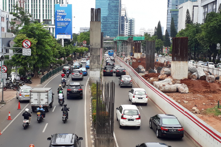Kondisi Jalan HR Rasuna Said, Jakarta Selatan, Rabu (23/5/2018). Kebijakan ganjil-genap rencananya akan diberlakukan di sepanjang ruas jalan tersebut selama pelaksanaan Asian Games 2018.