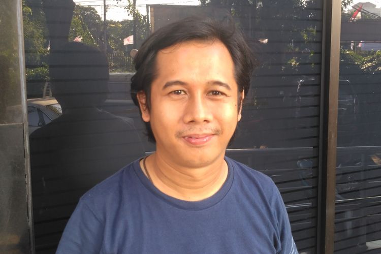 Koordinator Nasional Jaringan Advokasi Tambang (Jatam) Merah Johansyah di Lembaga Bantuan Hukum (LBH) Jakarta, Sabtu (29/4/2017).