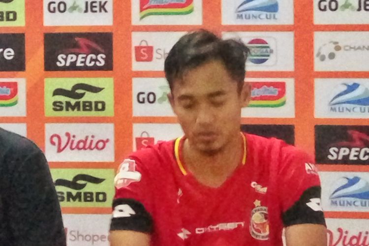 pelatih Semen Padang, Syafrianto Rusli dan Rosad Setiawan saat jumpa pers usai laga melawan PSS Sleman