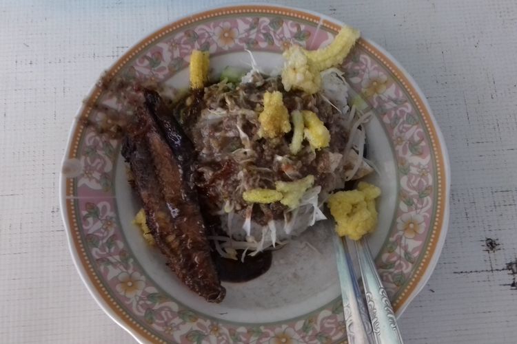 Nasi Lengko yang melegenda di Kampus Universitas Brawijaya, Malang, Jawa Timur, Jumat (16/8/2019).