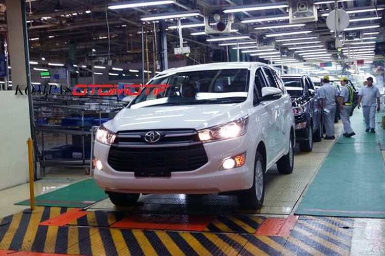 Produksi All-New Innova di pabrik Toyota Motor Manufacturing Indonesia (TMMIN) di Karawang I, Jawa Barat. 