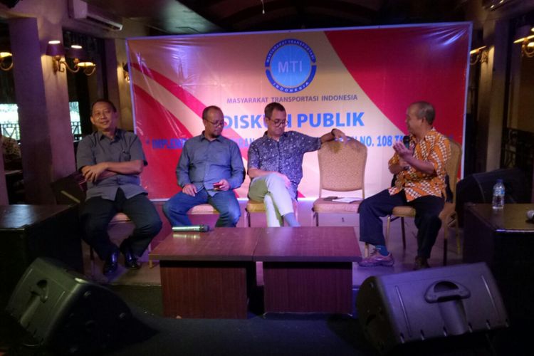 Diskus Taksi Online di Pisa Cafe Jakarta, Kamis (22/3/2018). 