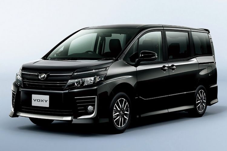 Calon model terbaru Toyota, Voxy akan segera meluncur di Indonesia.