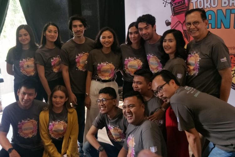 Para pemain film Toko Barang Mantan dalam jumpa pers di Gedung MNC, Kebon Sirih, Jakarta Pusat, Rabu (12/6/2019),