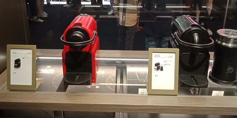 Salah satu mesin kopi Nespresso yang tersedia di Nespresso Boutique Plaza Indonesia.