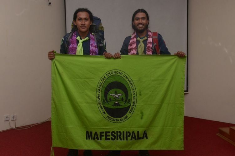 M. A. Bagus Nata (20) dan Muhammad Razaq (21) anggota Mafesripala Universitas Sriwijaya yang akan menaklukkan puncak Kilimanjaro.