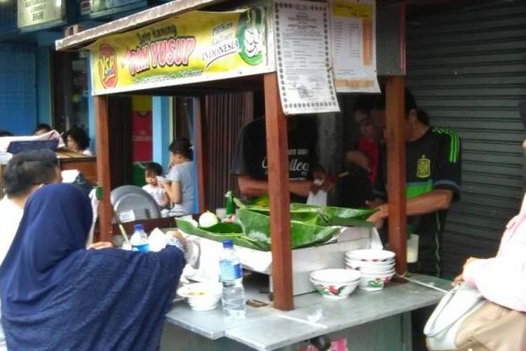 Soto Kuning khas Bogor Pak Yusuf, berlokasi di Jalan Suryakencana, Bogor.