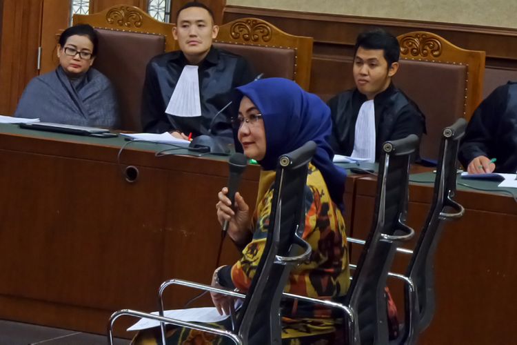 Ahli psikologi forensik Reni Kusumowardhani memberikan keterangan di Pengadilan Tipikor Jakarta, Senin (18/9/2017).