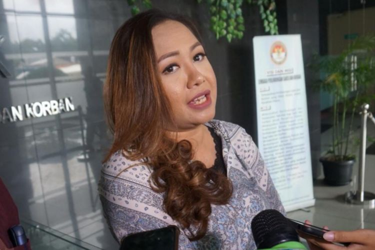Eks Manager Persibara Banjarnegara Lasmi Indriyani saat mendatangi LPSK, Ciracas, Jakarta Timur, Jumat (1/3/2019)