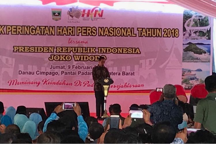Presiden Joko Widodo saat menghadiri Puncak Peringatan Hari Pers Nasional 2018 di Kota Padang, Sumatera Barat, Jumat (9/2/2018).