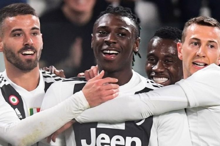 Leonardo Spinazzola, Blaise Matuidi, dan Federico Bernardeschi merayakan gol Moise Kean pada pertandingan Juventus vs Udinese di Stadion Allianz dalam lanjutan Serie A Liga Italia, 8 Maret 2019. 
