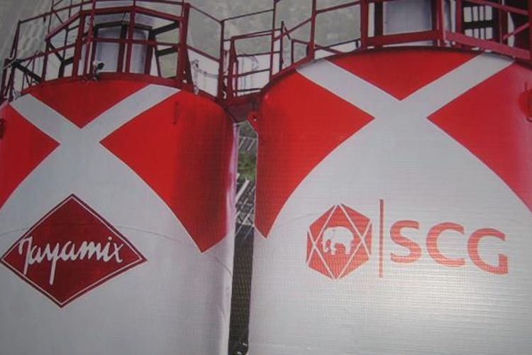 SCG Readymix Indonesia menyediakan beton siap pakai (readymix concrete). Sejak 2012, SCG mengambil alih kepemilikan dari PT Jaya Readymix. Dengan 52 unit batching plant di seluruh Indonesia,  SCG Readymix Indonesia memiliki kapasitas produksi 5,5 juta meter kubik per tahun. Foto diambil pada 31 Agustus 2016.
