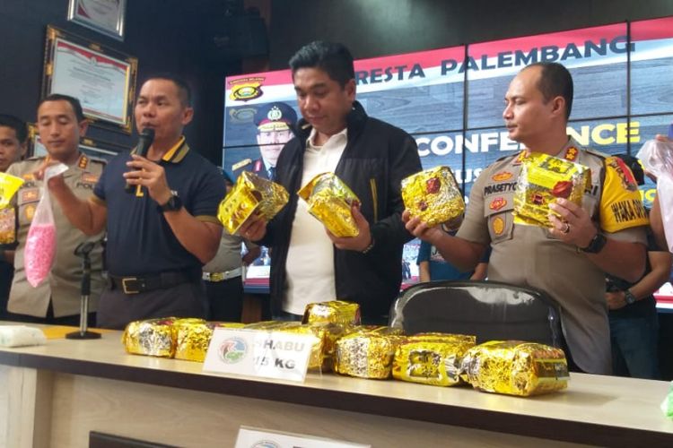 40 kilogram sabu serta 40 ribu butir ekstasi ditangkap dari dua pemuda asal Banjarmin di Palembang, Sumatera Selatan, Sabtu (2/3/2019).