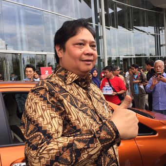 Menteri Perindustrian RI Airlangga Hartarto langsung menguji Nissan Note e-Power