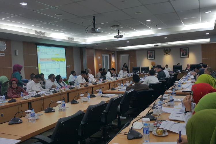 Rapat Kebijakan Umum Perubahan Anggaran dan Plafon Prioritas Anggaran Sementara (KUPA-PPAS) APBD 2017 di Gedung DPRD DKI Jakarta, Kamis (24/8/2017).