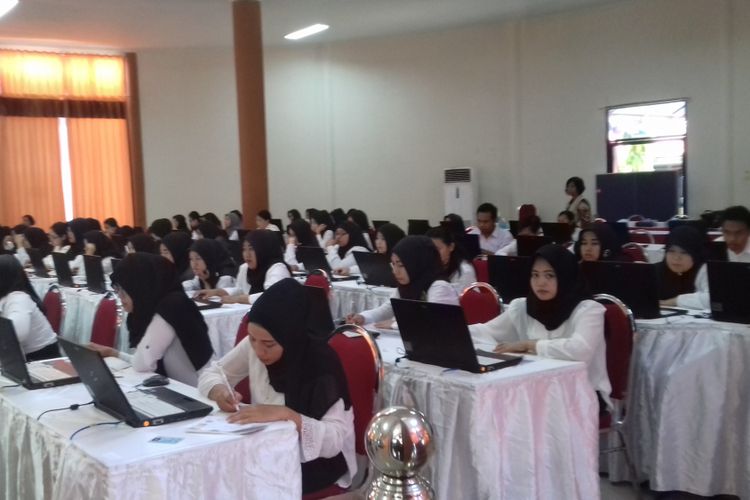 Sejumlah peserta tes CPNS di Kota Malang, Jumat (26/10/2018)