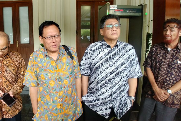Forum Silaturahmi Anak Bangsa (FSAB) usai bertemu Menteri Koordinator bidang Politik Hukum dan Keamanan Wiranto. Pertemuan berlangsung tertutup di Kantor Kementerian Polhukam, Jakarta, Kamis (25/1/2018). 
