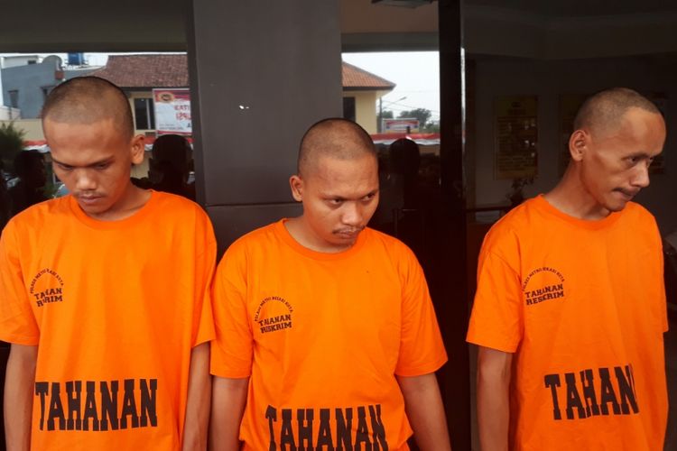 3 pelaku pencuri rumah kosong ditangkap polisi di kampung Ciketing, Kelurahan Mustikajaya, Kecamatan Mustikajaya, Kota Bekasi, Senin (09/07/2018).