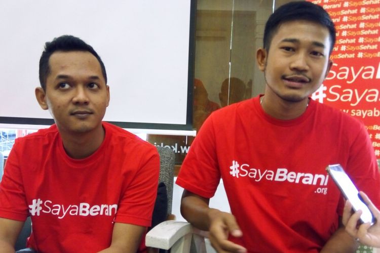 Ade Fikran (kiri) dan Sepi Maulana Ardiansyah (kanan) berpartisipasi dalam Jakarta Marathon 2018 pada 28 Oktober 2018. Keduanya adalah Orang Dengah HIV AIDS (ODHA).