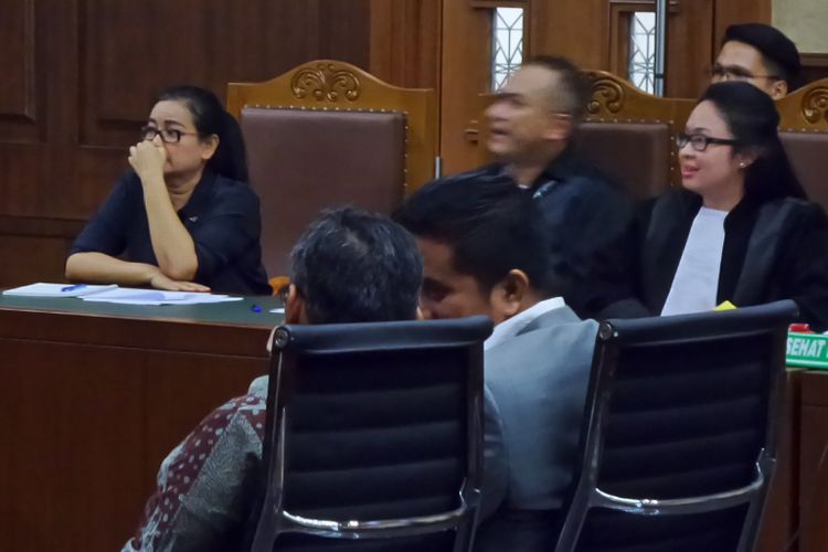 Terdakwa Miryam A Haryani menghadirkan ahli pidana Chairul Huda dan ahli digital forensik Ruby Alamsyah dalam persidangan di Pengadilan Tipikor Jakarta, Senin (2/10/2017).